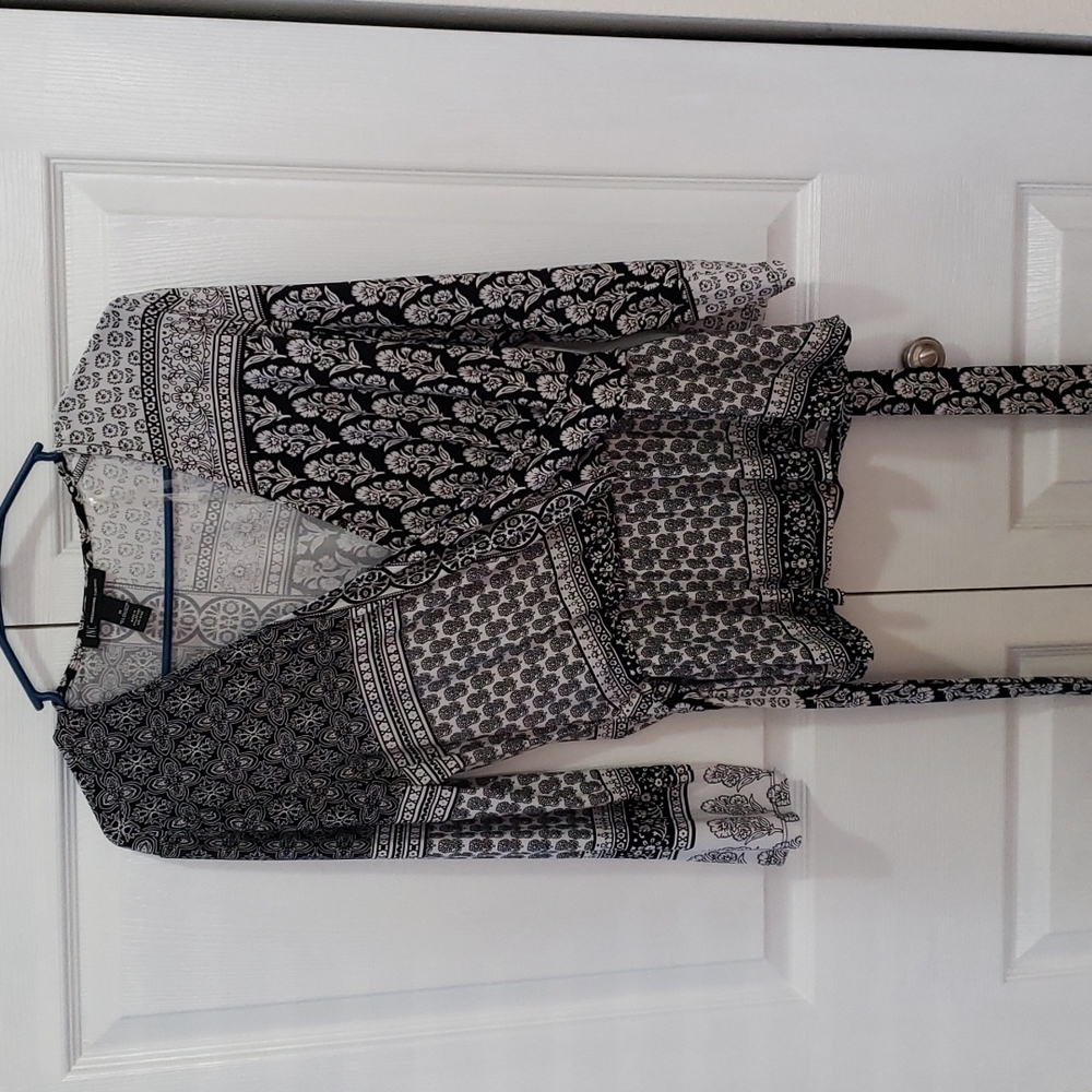 Black and white wrap casual top